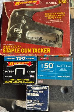 ARROW MANUAL STAPLE GUN T-50 WITH 3 BOXES OF STAPLES