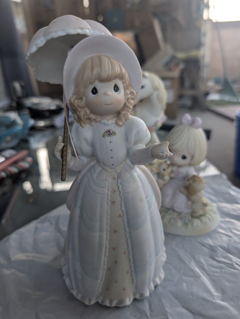 Precious Moments “Hope Is Revealed Through God’s Word” Figurine 488259