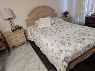 Full size bedroom set, two nightstand mattress and high dresser and very good condition