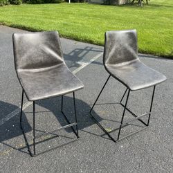 2 Counter Stools/chairs 