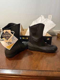 MOTORCYCLE RIDING BOOTS