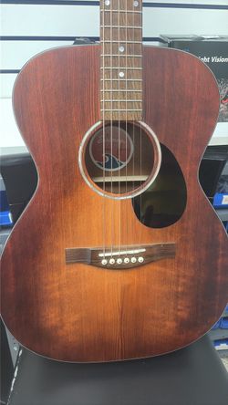 EASTMAN SITKA/SAPELE ACOUSTIC GUITAR