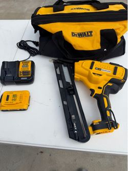 Dewalt 20v max 15 angled finish nailer kit