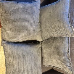 4 Couch Pillows 