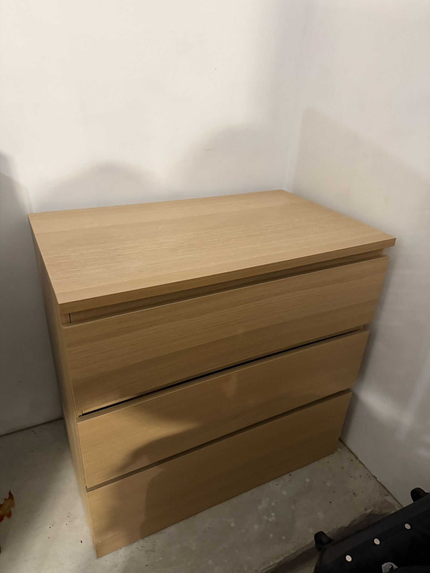 Modern drawer dresser