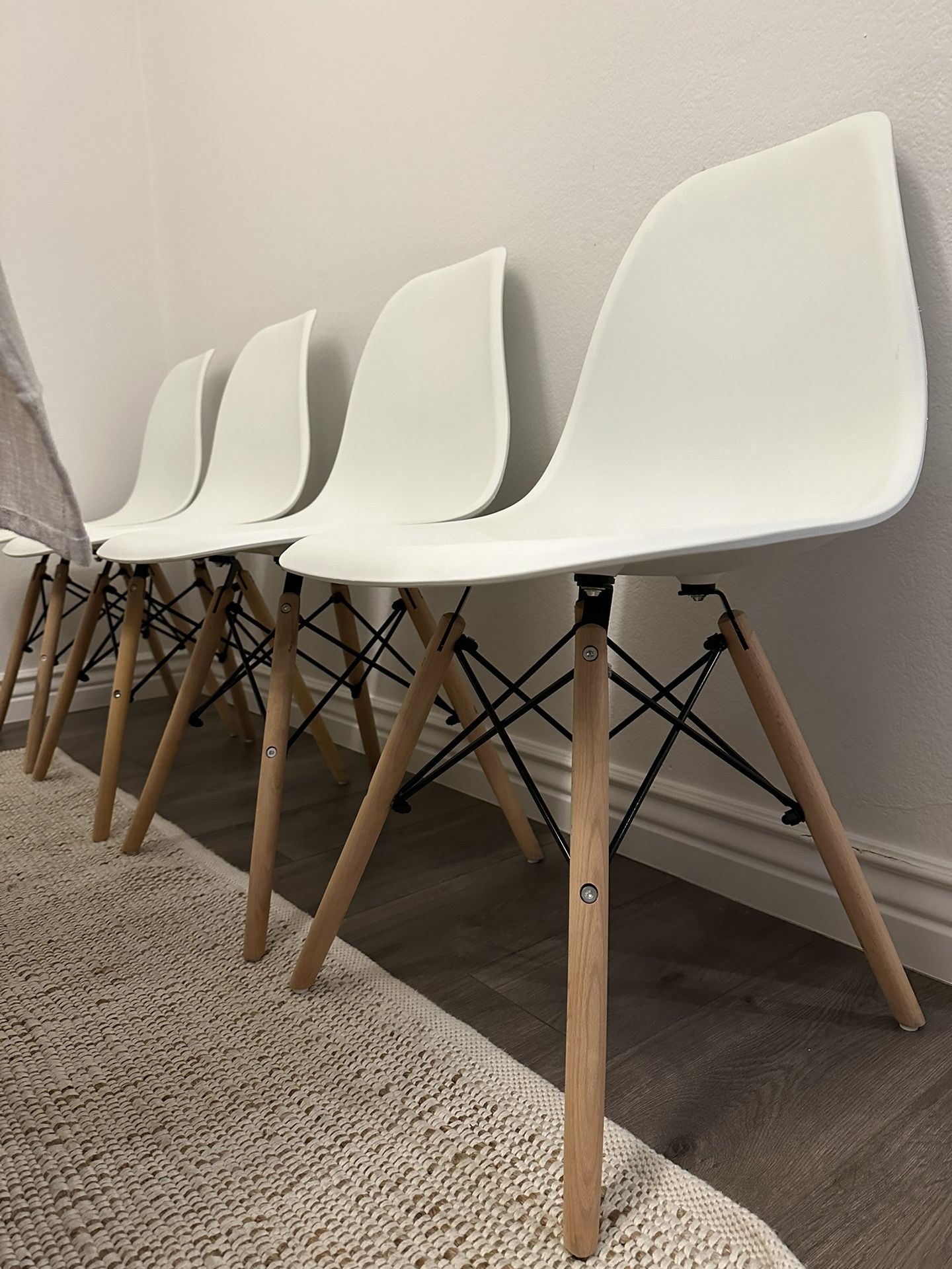 White Molded Evie Chairs Set Of 4