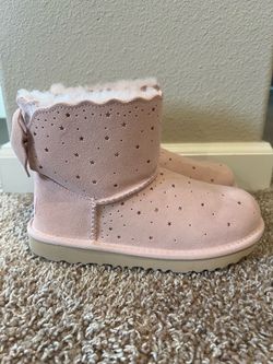 NEW. UGG Boots. Kids Size USA 2.