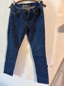 Used Ladies Blue Old Navy The Sweetheart Jeans Size 6 Regular $10.00