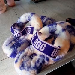 Ugg Slippers Too Small For Me.  Brand New Size 8