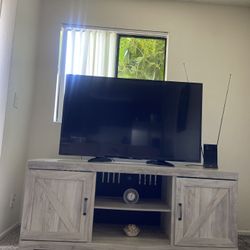 LG TV Stand Like New