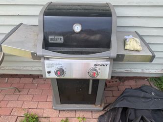 Weber Spirit 2-Burner Gas Grill (Liquid Propane) - Includes Cover