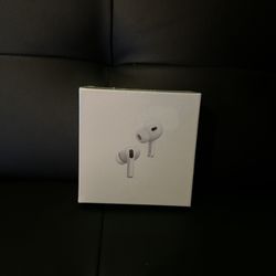 Apple AirPods Pro (2nd Generation) with MagSafe Wireless Charging Case (USB-C)