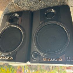 M Audio The Studiophile AV 30 compact  Self Powered Monitors/ Speakers