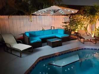 New in box cantilever patio umbrella with led solar lights