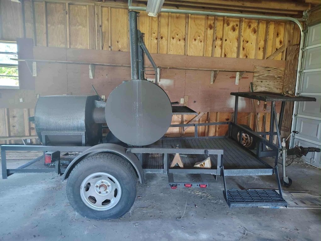Garage Kept Smoker With Trailer