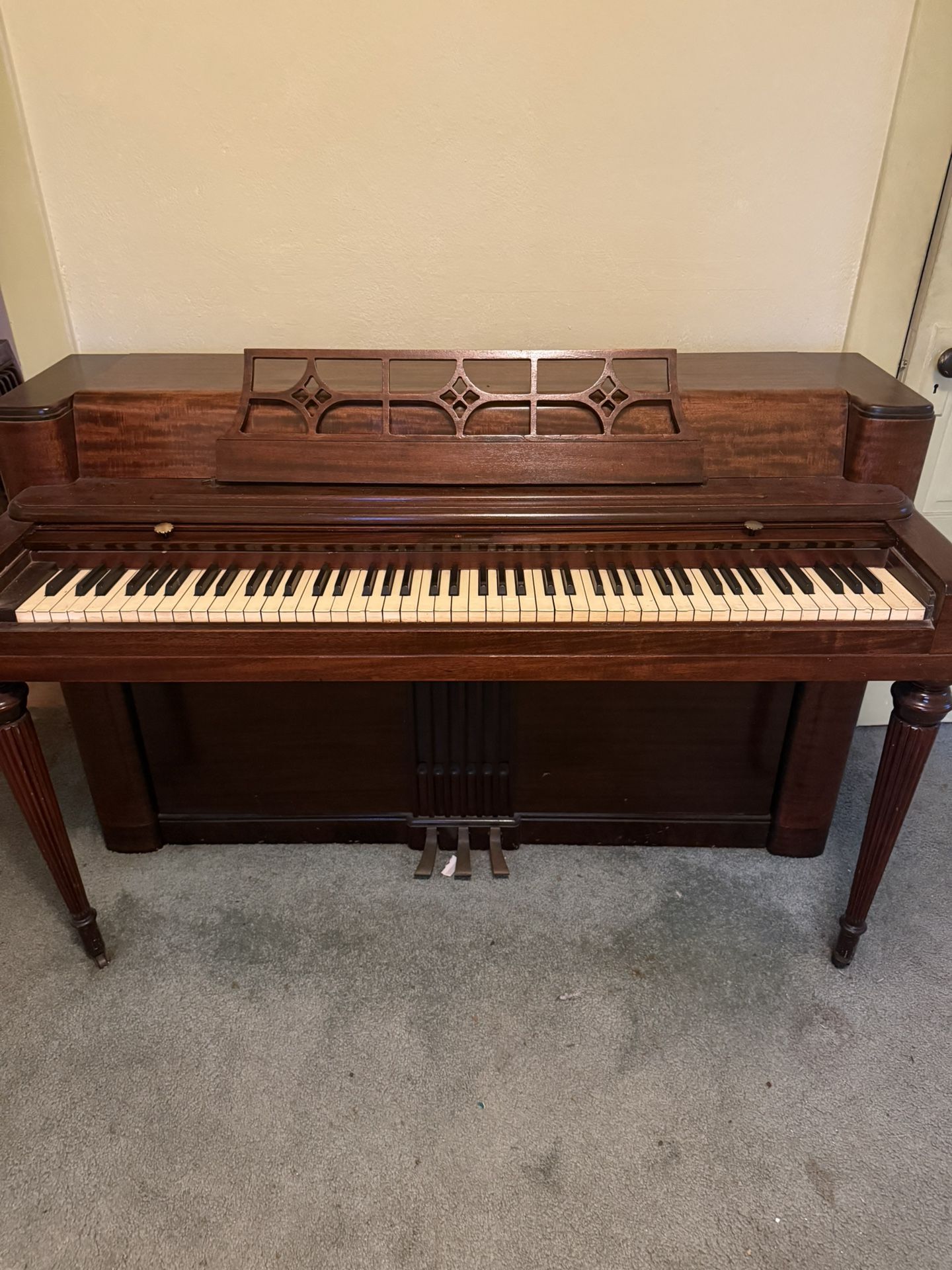 Wurlitzer Classic Upright Piano 