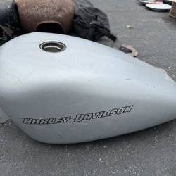 Motorcycle, Gas Tanks, Seats & Fender - Harley Tank $80 – Oakland