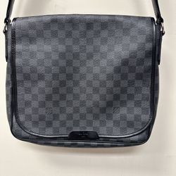 Louis Vuitton Damier Graphite Daniel MM Messenger Bag Louis