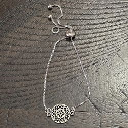 Silver pendant bracelet