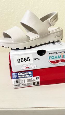 Brand new women’s sandals sketchers size 6