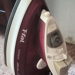 T-FAL Glide Easy Cord Red Auto-Steam Iron 
