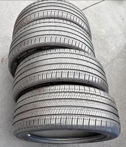 235 45 18 Michelin Tires Con 80% de Vida Las 4 🎃🎃🎃