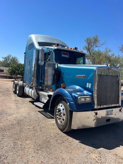 2000 Kenworth KW 900 truck