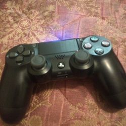 PS4 DUAL SHOCK CONTROLLER 
