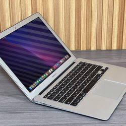 Apple MacBook Air 13” I5/8GB/256GB SSD $180