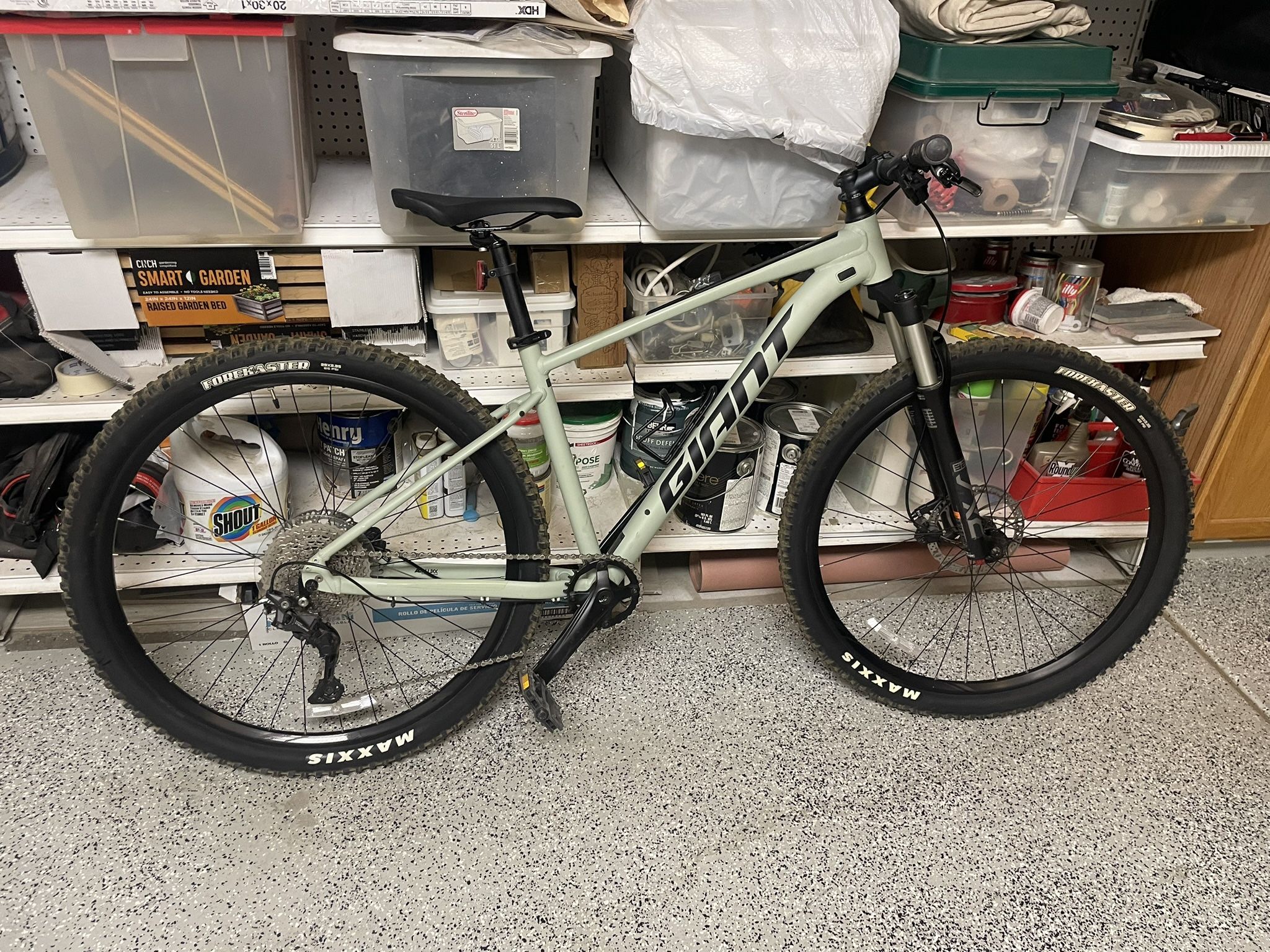 LIKE NEW Giant Talon 3 