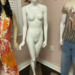 Female mannequin