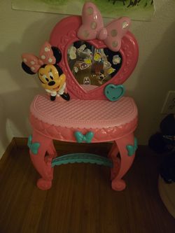 Minnie Vanity Toy With Stool