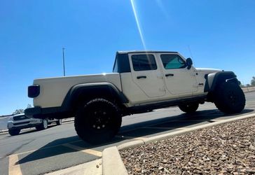 On sale. 2.5” leveling kit with installation. For JEEP GLADIATOR JT