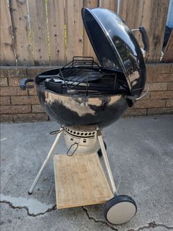 22" Weber Master-Touch Charcoal Grill – Loaded Bundle
