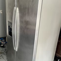 Modern Stainless Steel Whirlpool Refrigerator 