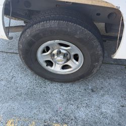 Se Vende Un Juego De Rines Para Chevy 6 Birlos Vienen Con Sus Tapaderas 