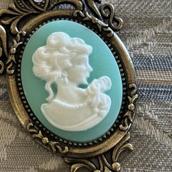 2 Sets Heckles And Earrings $6 For All