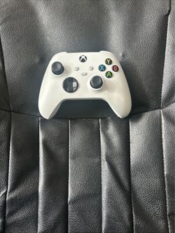 White Xbox controllers