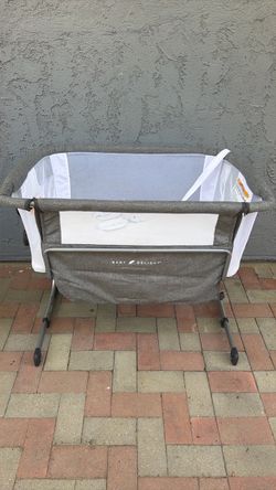 Baby Delight Beside Me Dreamer Bassinet & Bedside Sleeper - Charcoal Gray