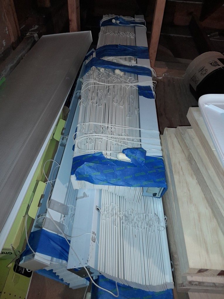 2 Inch Blinds (Make Offer, They Aren't $1)
