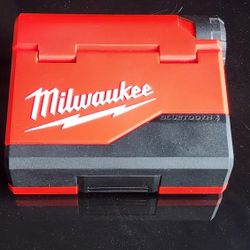 Milwaukee Earbuds 
