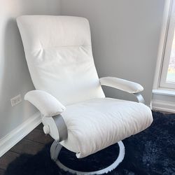 White Luxurious Leather Swivel Chair