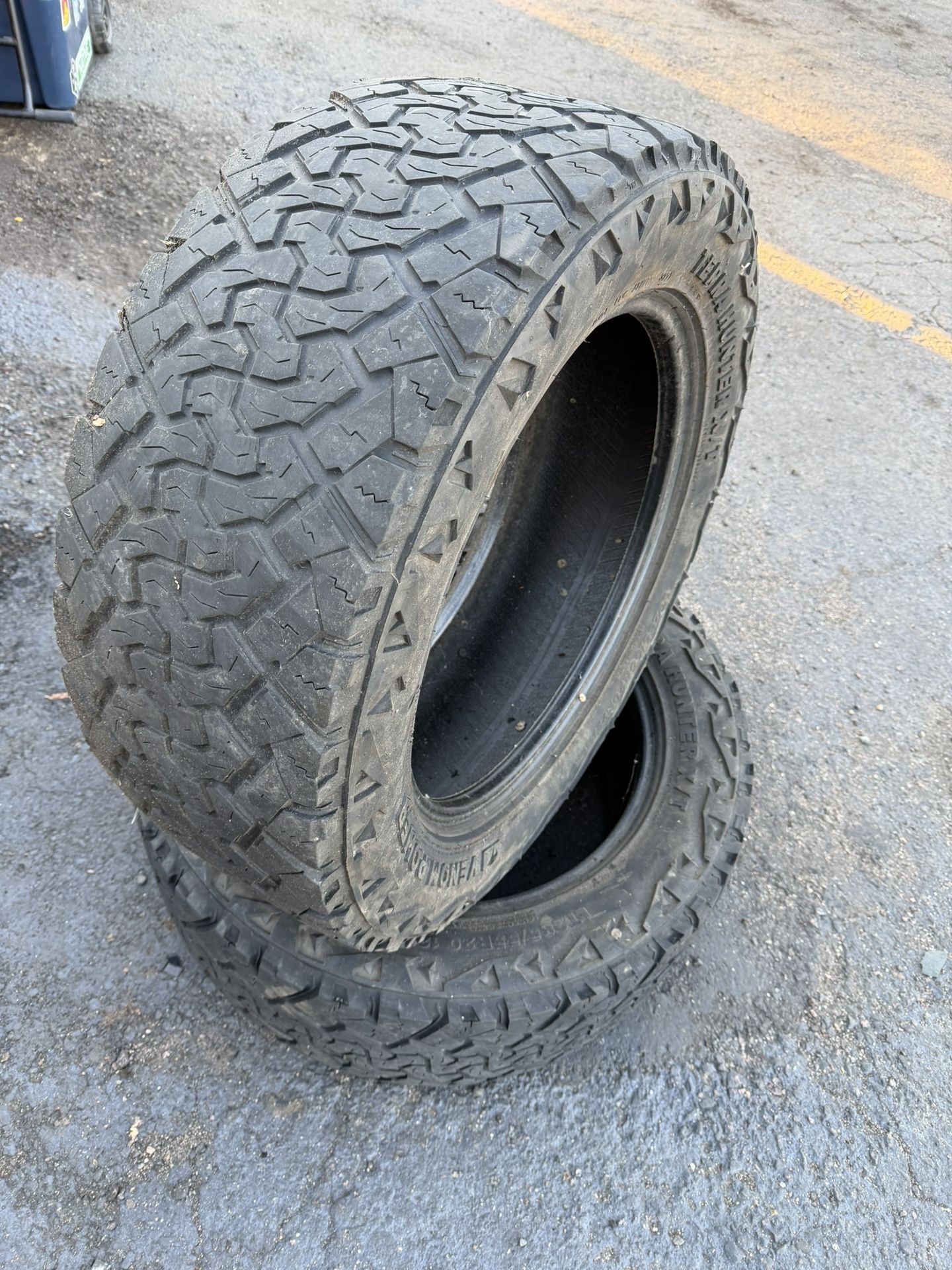 2 Used Tires Size 285/55/20