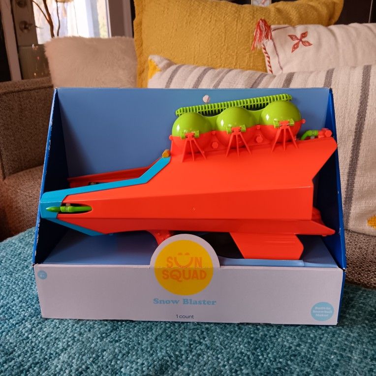 Sun Squad Snowblaster Snowball Maker Gun NEW