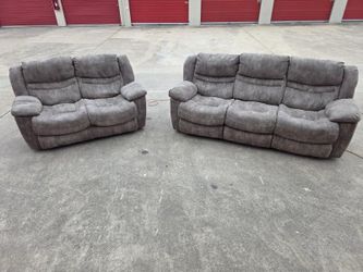Reclining couch and loveseat