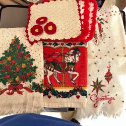 Lot Of Christmas Kitchen  Towels & Hot Pads