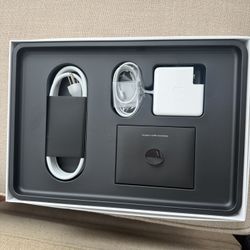 Apple MacBook Pro 15 Inch Box With Brand New Charger