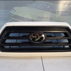 2020-2022 TOYOTA TACOMA SR5 GRILLE 