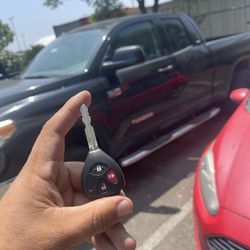 Llaves De Carro / Car Keys N Remotes 
