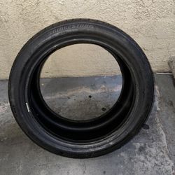 Tire 275/35r 19” 